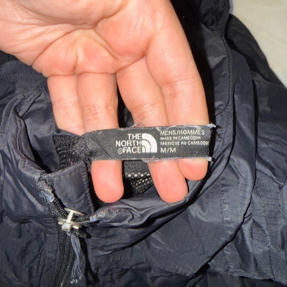 The North Face Men's Water Resistant Lightweight Jacket - Picture 3 of 4
